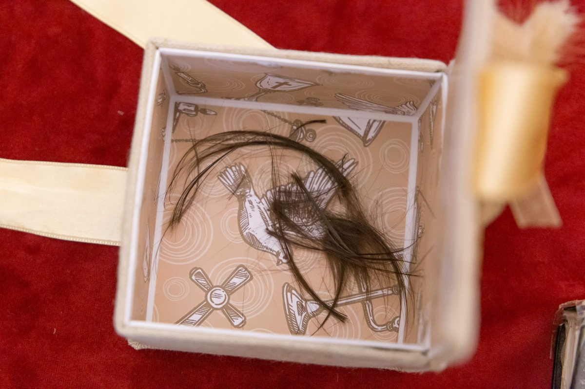 �������